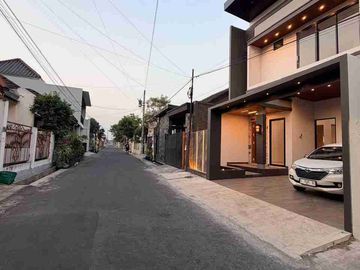 RUMAH MEWAH 2 LANTAI TROPIS KONTEMPORER MODERN DI PURWOMARTANI SLEMAN DEKAT KAMPUS UKRIM