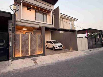 RUMAH MEWAH 2 LANTAI TROPIS KONTEMPORER MODERN DI PURWOMARTANI SLEMAN DEKAT KAMPUS UKRIM