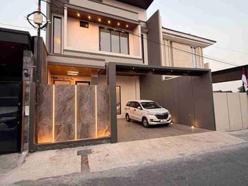 RUMAH MEWAH 2 LANTAI TROPIS KONTEMPORER MODERN DI PURWOMARTANI SLEMAN DEKAT KAMPUS UKRIM
