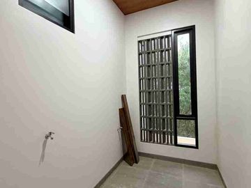 RUMAH MEWAH 2 LANTAI TROPIS KONTEMPORER MODERN DI PURWOMARTANI SLEMAN DEKAT KAMPUS UKRIM