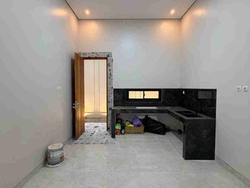 RUMAH MEWAH 2 LANTAI TROPIS KONTEMPORER MODERN DI PURWOMARTANI SLEMAN DEKAT KAMPUS UKRIM