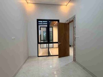 RUMAH MEWAH 2 LANTAI TROPIS KONTEMPORER MODERN DI PURWOMARTANI SLEMAN DEKAT KAMPUS UKRIM