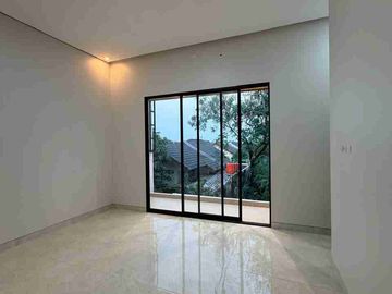 RUMAH MEWAH 2 LANTAI TROPIS KONTEMPORER MODERN DI PURWOMARTANI SLEMAN DEKAT KAMPUS UKRIM