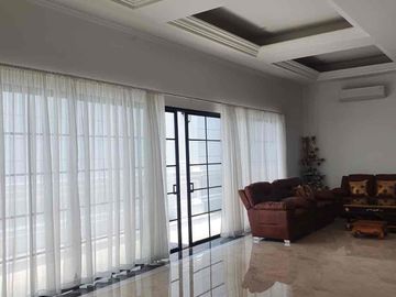 dijual rumah mewah 2 lantai bangunan baru ,design elegan dan full Furnish lokasi dekat bandara