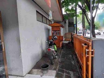 Tanah dan Bangunan lama Akses Strategis Jalan Utama Kota Solo