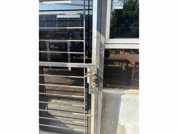 DISEWAKAN: Gudang Strategis di Kamal Business Center – Akses Container