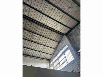 DISEWAKAN: Gudang Strategis di Kamal Business Center – Akses Container