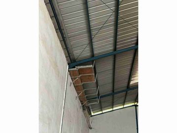 DISEWAKAN: Gudang Strategis di Kamal Business Center – Akses Container