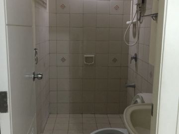 🏙️ **FOR RENT: 1-Bedroom Condo in Robinsons Place Residences – Ermita, Manila**