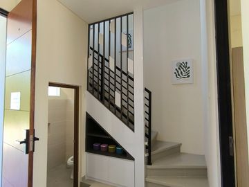 Rumah Minimalis Modern di Surabaya Selatan , Hadap Timur/Barat/Selatan