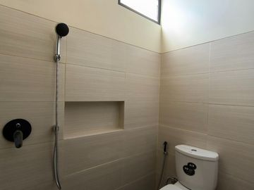 Rumah Minimalis Modern di Surabaya Selatan , Hadap Timur/Barat/Selatan