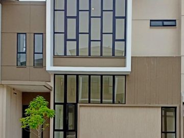 Rumah Lebar 9M Brand New, Bagus Desain Modern Cluster Asya di Jakarta Garden City, Cakung Jakarta Timur