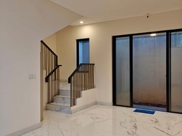 Rumah Lebar 9M Brand New, Bagus Desain Modern Cluster Asya di Jakarta Garden City, Cakung Jakarta Timur