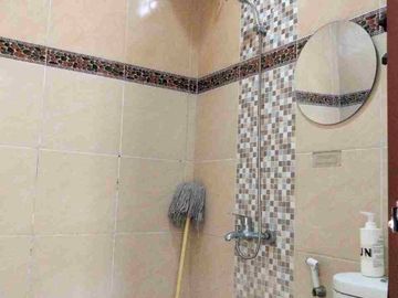 Kontrakan Rumah Cantik 2lt Include Furnished Dekat Jalan Raya