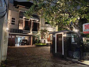 Rumah Mewah bagus siap huni di Menteng..