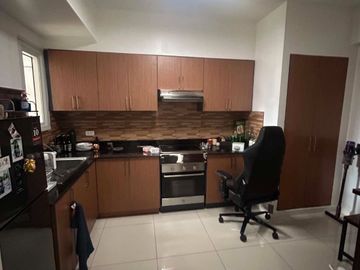 🏢 FOR SALE: 1-Bedroom + Den/Office Unit — The Senta, Makati- Legaspi Villlage near Greenbelt