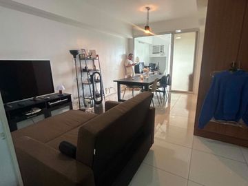 🏢 FOR SALE: 1-Bedroom + Den/Office Unit — The Senta, Makati- Legaspi Villlage near Greenbelt