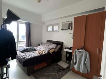🏢 FOR SALE: 1-Bedroom + Den/Office Unit — The Senta, Makati- Legaspi Villlage near Greenbelt