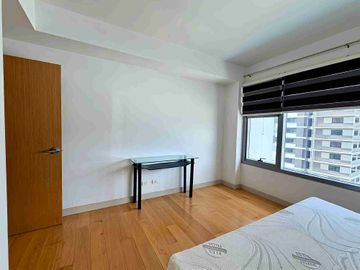 Fully Furnished 1 Bedroom Unit w/ Parking in Park Point Residences beside Ayala Mall Center Cebu
