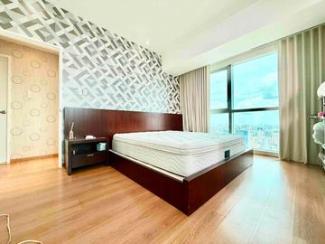 Luxury 2-Bedroom Residence at St. Francis Shangri-La Place for Lease