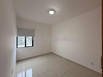 Casa en Renta en Valle de Juriquilla | 3 Recámaras | Alberca | Seguridad 24/7 / DG