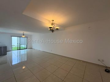 Casa en Renta en Valle de Juriquilla | 3 Recámaras | Alberca | Seguridad 24/7 / DG