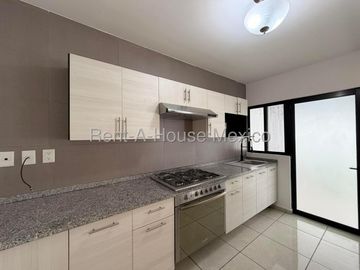 Casa en Renta en Valle de Juriquilla | 3 Recámaras | Alberca | Seguridad 24/7 / DG