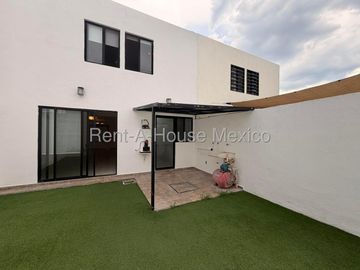 Casa en Renta en Valle de Juriquilla | 3 Recámaras | Alberca | Seguridad 24/7 / DG