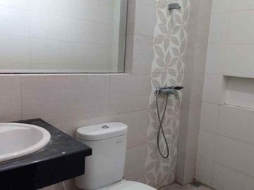 Dijual Rumah Semi Furnished Wisma Kedung Asem Rungkut REV.A625