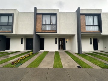 CASA AMUEBLADA EN RENTA EN TOLUCA CERCA DEL AEROPUERTO Y PARQUE INDUSTRIAL 2000