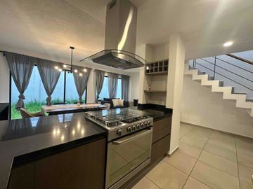 CASA AMUEBLADA EN RENTA EN TOLUCA CERCA DEL AEROPUERTO Y PARQUE INDUSTRIAL 2000
