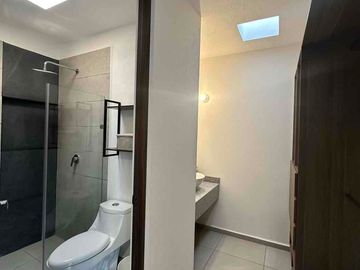 CASA AMUEBLADA EN RENTA EN TOLUCA CERCA DEL AEROPUERTO Y PARQUE INDUSTRIAL 2000