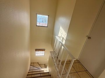 SE RENTA BONITA CASA EN PRIVADA DE 2 NIVELES