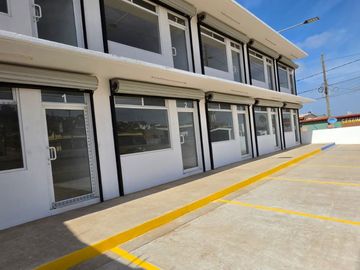 Local Comercial en Renta Maneadero Planta Baja - Plaza Alemur