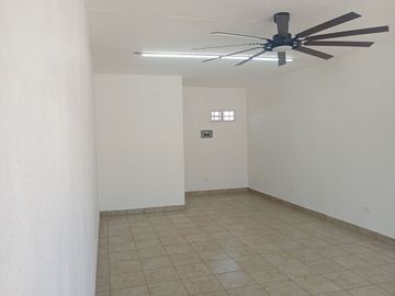 Local Comercial en Renta Maneadero Planta Baja - Plaza Alemur