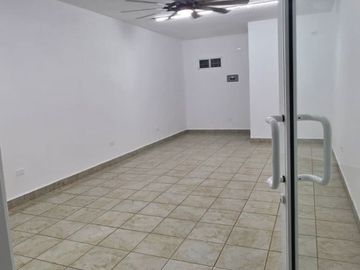 Local Comercial en Renta Maneadero Planta Baja - Plaza Alemur