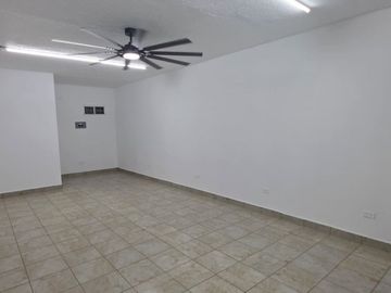 Local Comercial en Renta Maneadero Planta Baja - Plaza Alemur
