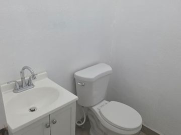 Local Comercial en Renta Maneadero Planta Baja - Plaza Alemur