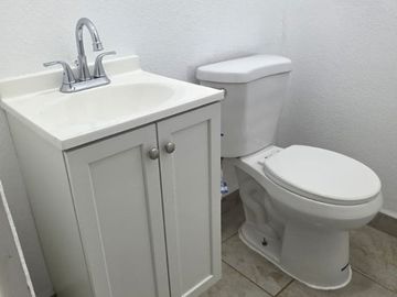 Local Comercial en Renta Maneadero Planta Baja - Plaza Alemur
