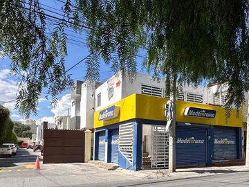 local sobre avenida