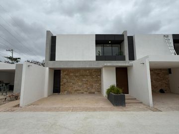 Casa en venta en privada en Cholul en Mérida Yucatán