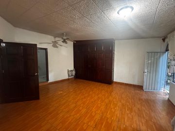 CASA SOLA EN VENTA, EN JIUTEPEC,MOR, CON JARDINES Y ABROLES FRUTALES, JUNTO A UN ARROYO EN SN GASPAR