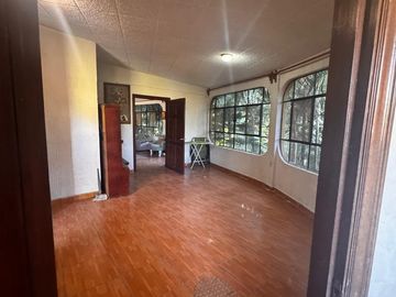 CASA SOLA EN VENTA, EN JIUTEPEC,MOR, CON JARDINES Y ABROLES FRUTALES, JUNTO A UN ARROYO EN SN GASPAR