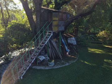 CASA SOLA EN VENTA, EN JIUTEPEC,MOR, CON JARDINES Y ABROLES FRUTALES, JUNTO A UN ARROYO EN SN GASPAR