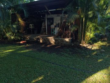 CASA SOLA EN VENTA, EN JIUTEPEC,MOR, CON JARDINES Y ABROLES FRUTALES, JUNTO A UN ARROYO EN SN GASPAR