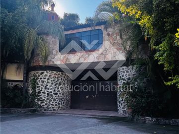 CASA SOLA EN VENTA CON JARDIN EN SAN GASPAR JIUTEPEC