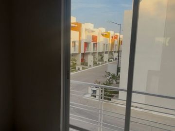 CASA EN VENTA JARDINES DE LA PAZ