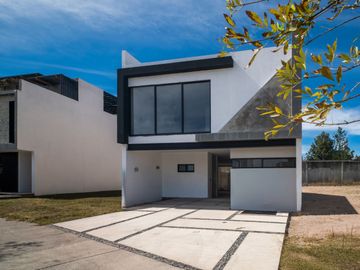 Casa de 5 recamaras Solares – Altanza Zona Real