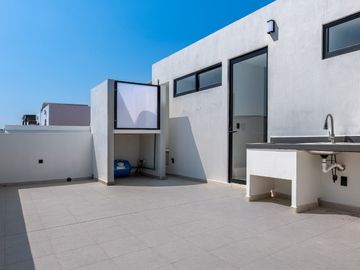 Casa de 5 recamaras Solares Altanza Zona Real