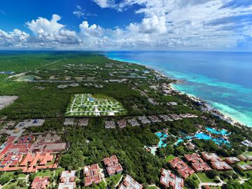 Exelente terreno para inertir con Beach Club Privado y amenidades de lujo del lado del Mar